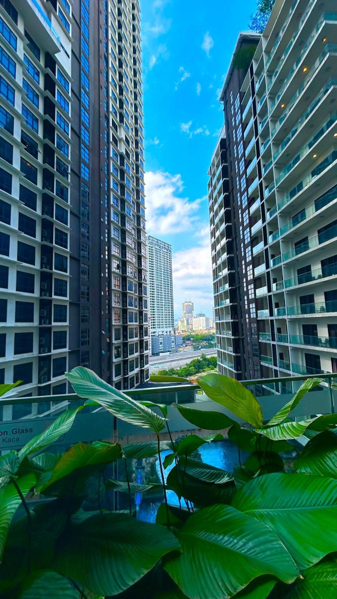 Summer Suites Klcc By Impexia Куала-Лумпур Экстерьер фото