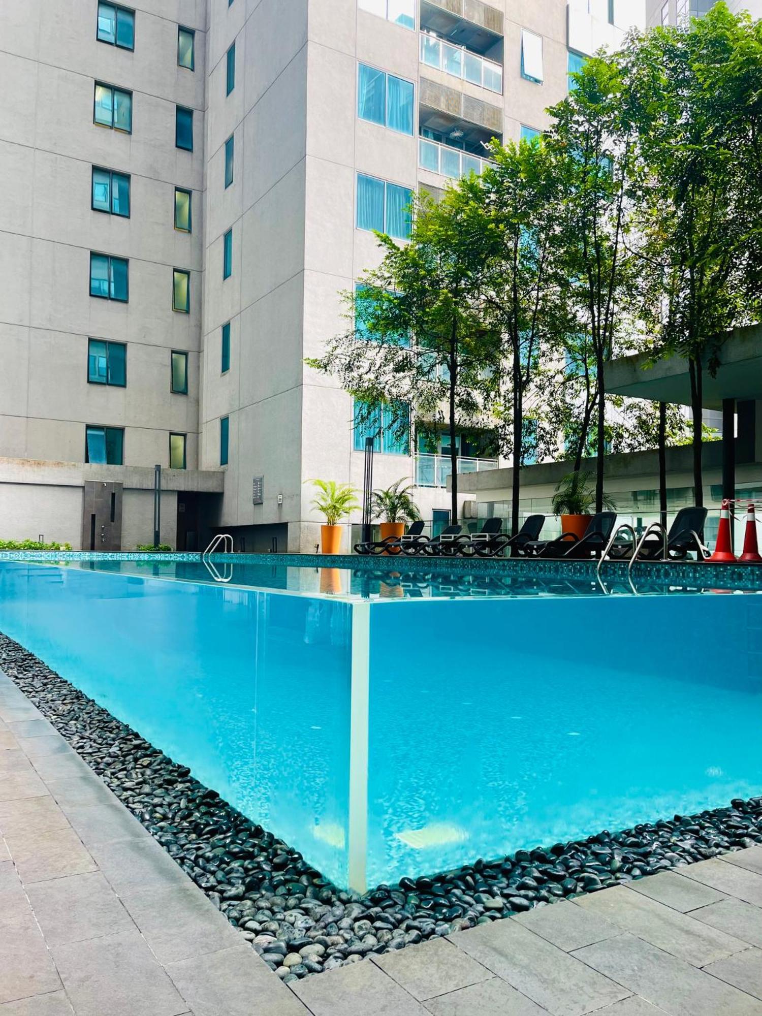 Summer Suites Klcc By Impexia Куала-Лумпур Экстерьер фото