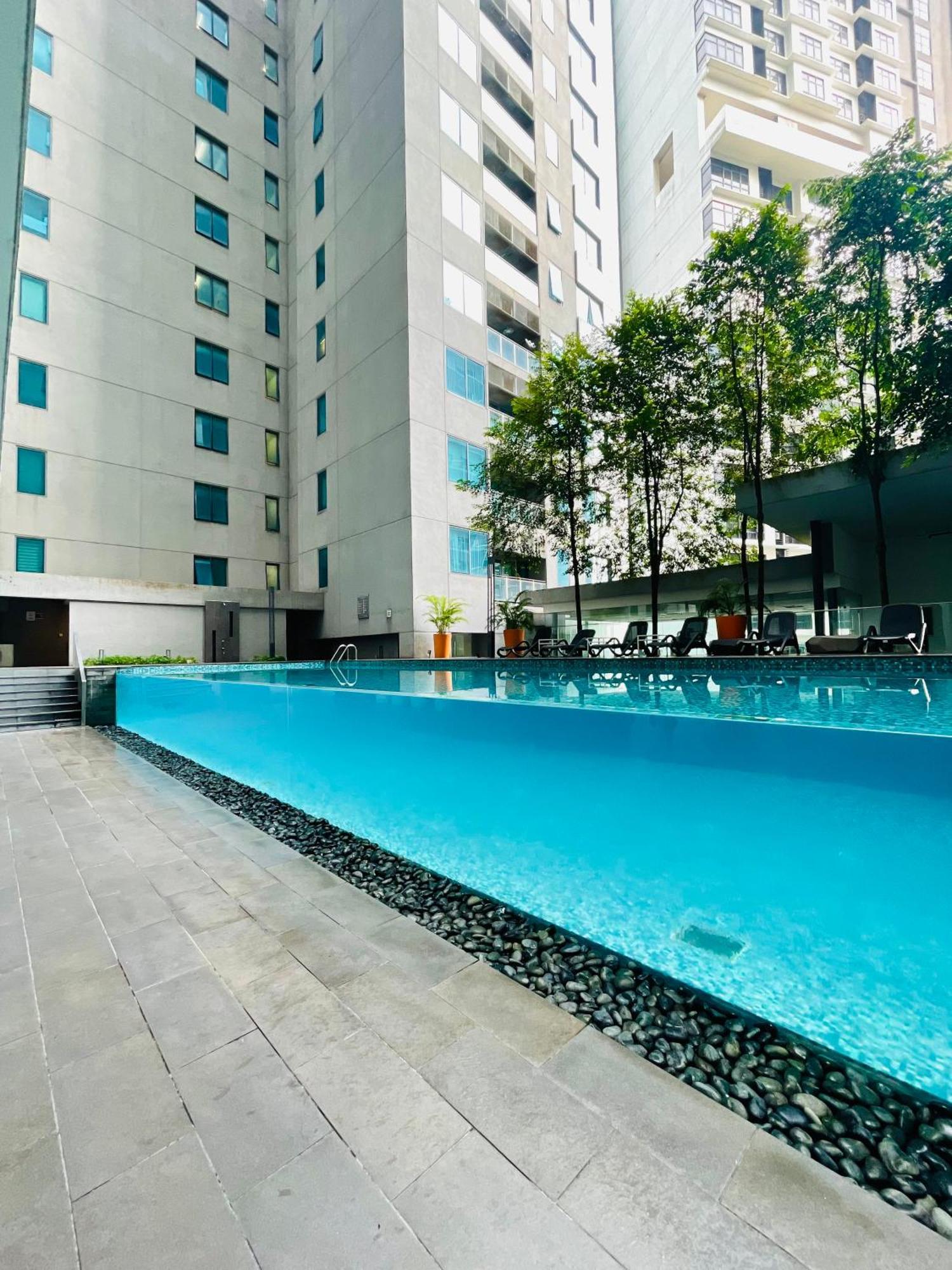 Summer Suites Klcc By Impexia Куала-Лумпур Экстерьер фото